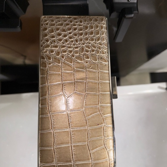 BRONZE HARDSHELL FAUX CROCODILE METAL FRAME CLUTCH W CHAIN AMD METAL CLASP - Picture 12 of 14